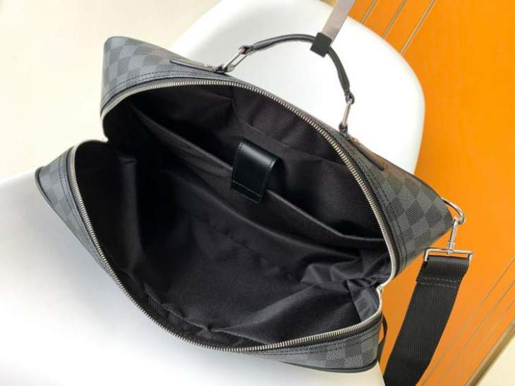 Picture of Louis Vuitton Mens Bags _SKUfw145256978fw